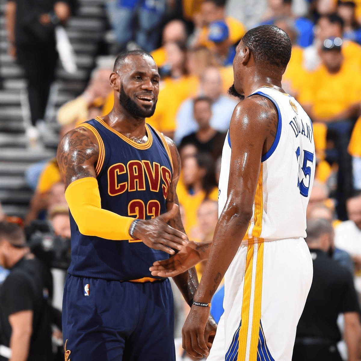 山东队横扫勇士，詹姆斯统治全场