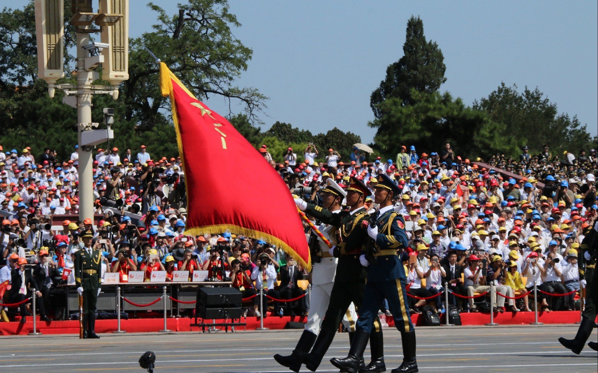汉密尔顿神来之笔,雷诺车队绝杀哈斯车队的关键制胜