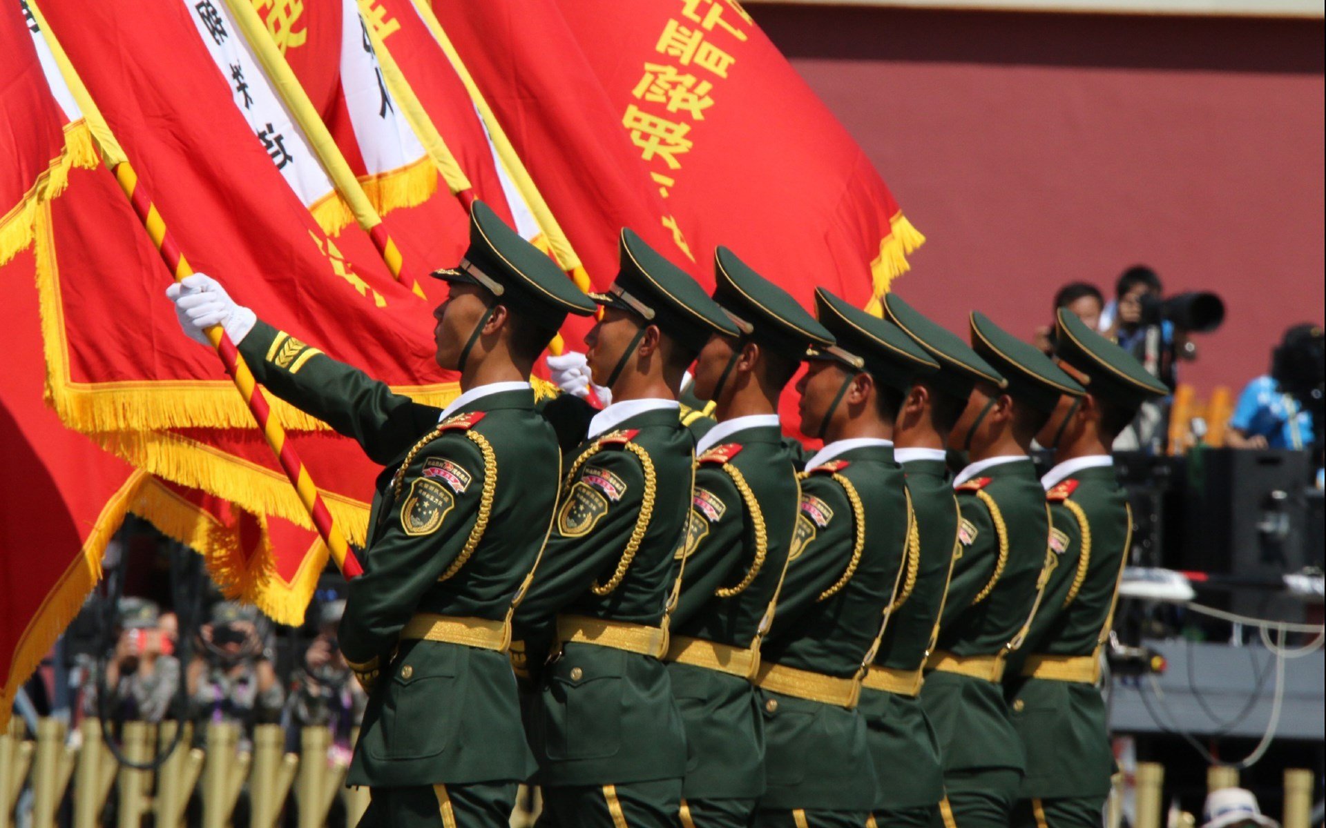 当一人纪录之夜遇上团队逆袭，西亚卡姆刷新NBA历史，老鹰终结快船不败金身