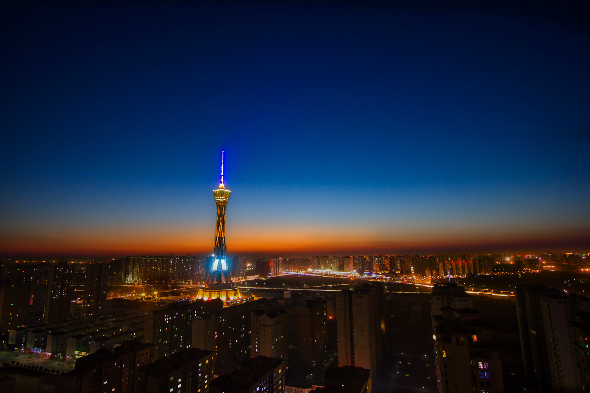 冰火淬炼的季后赛叙事,森林狼啃碎丹佛,恩比德在费城写下孤独史诗